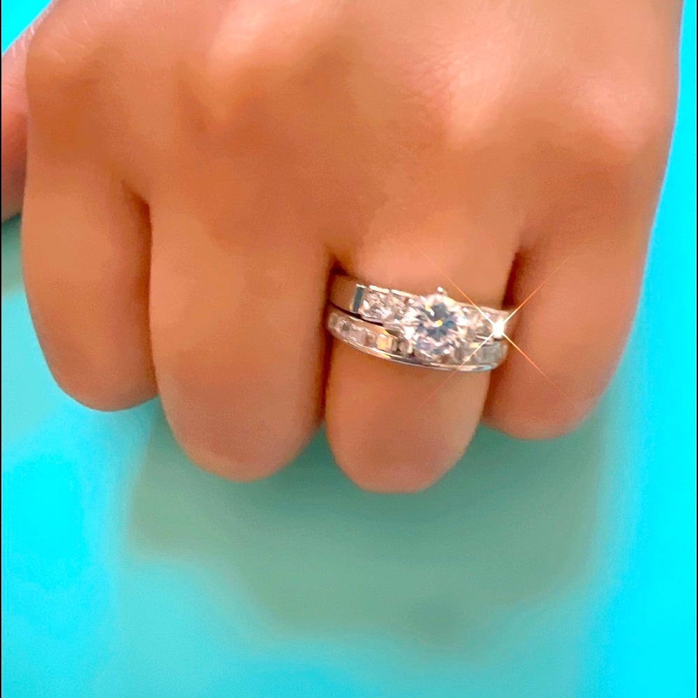 18K White Gold Plated Ring with Zirconia